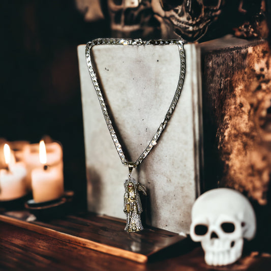 Santa Muerte llena de oro con ojo purl de cristal rojo 